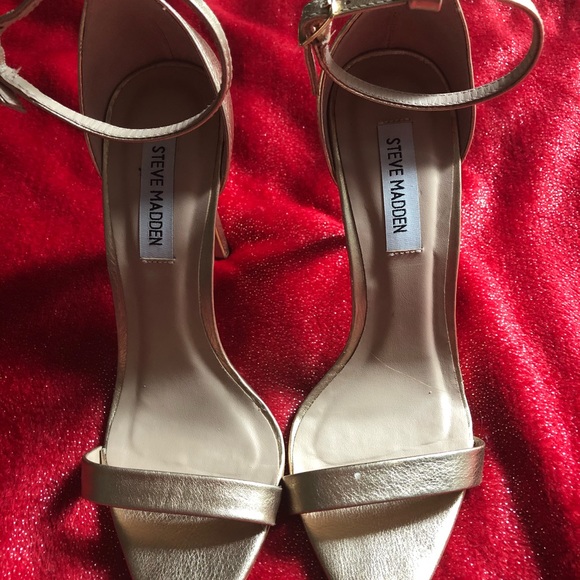 Steve Madden sandals. Metallic heels. Like new. - Picture 4 of 13